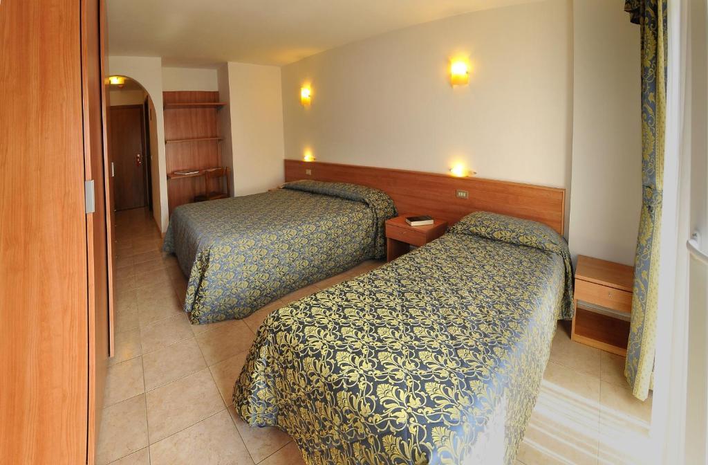 Hotel Alpen Andalo Quarto foto